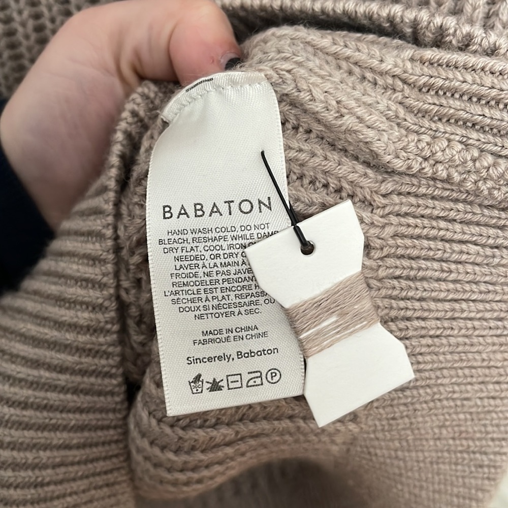aritzia sweater - Picture 5 of 5